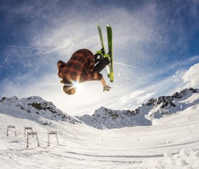 开云体育在线-萨卡接管2026，当亚特兰大的冷风吹过巴拉圭，新王于废墟上加冕