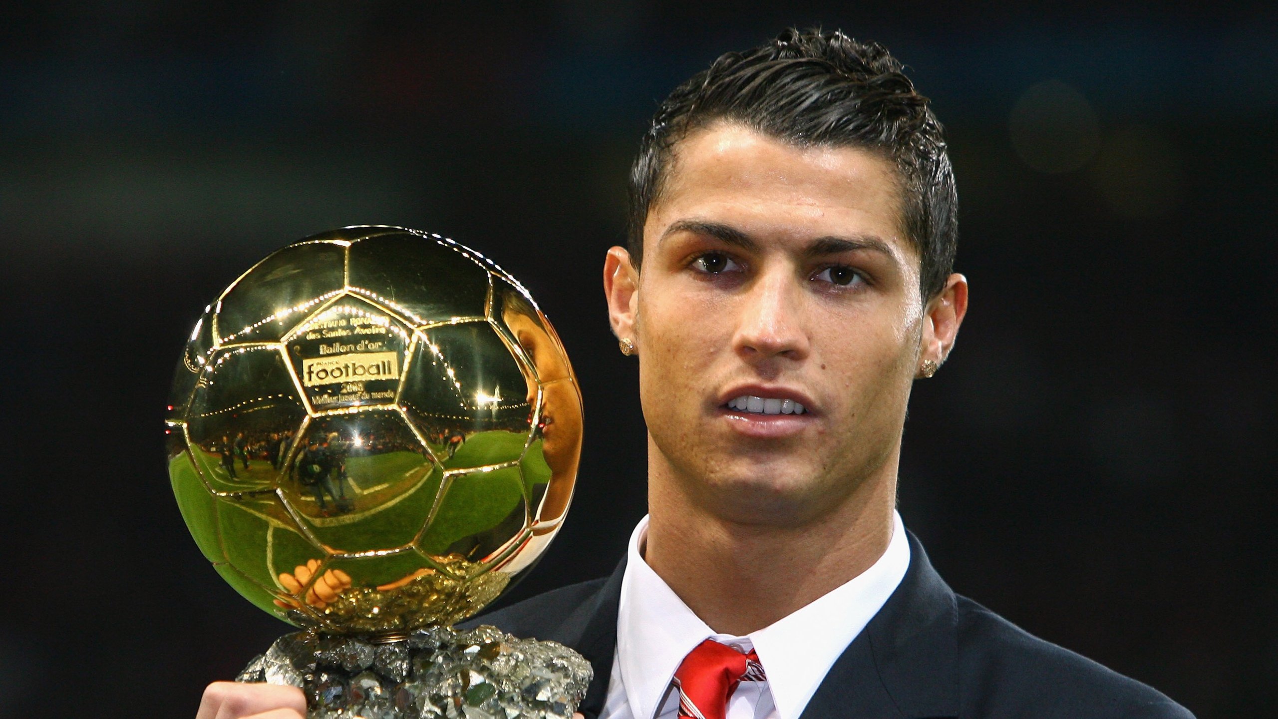 当休斯顿的雷霆劈进马德里的雨夜，篮球世界主义与新英雄叙事